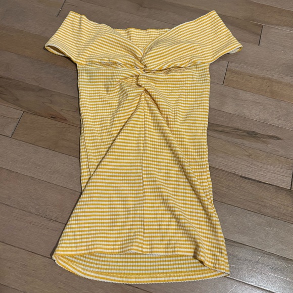 EUC Reformation Sunrise Cold Shoulder Shirt - Picture 4 of 8